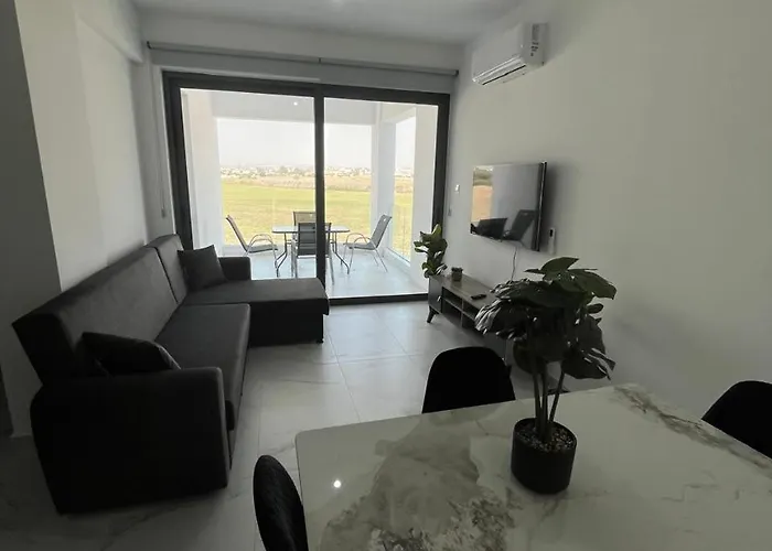 Larnaca Elysium Seaside & Pool Retreat * Livadhia