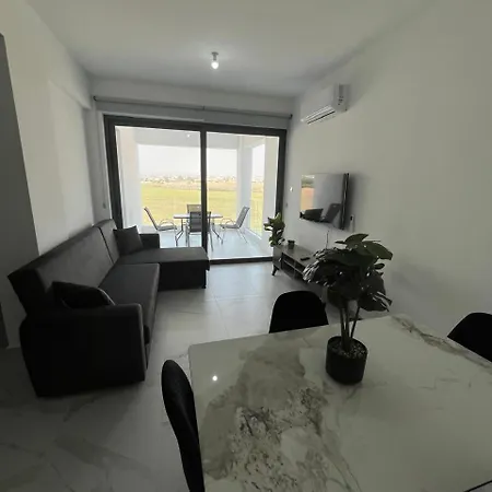 Larnaca Elysium Seaside & Pool Retreat * Livadhia