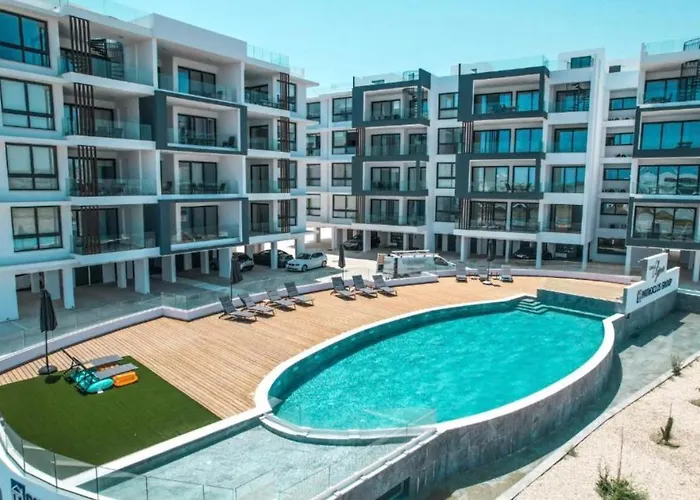 Apartmán Larnaca Elysium Seaside & Pool Retreat *